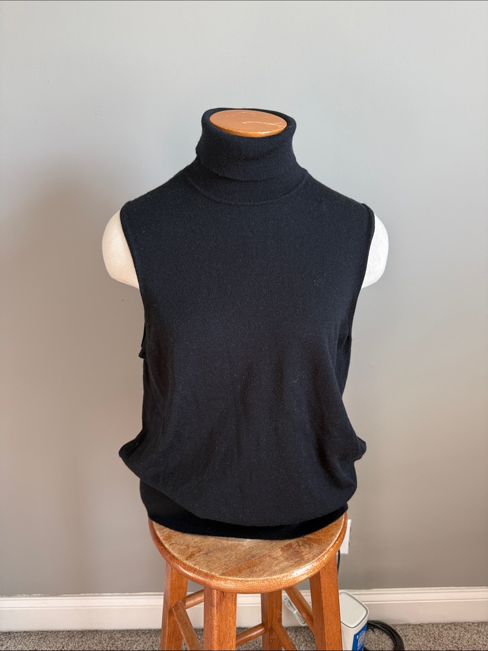 Reiss - Black Sleeveless Turtleneck Sweater Shell - 100% Wool - Size XL